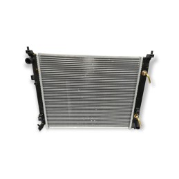 Radiador Nissan Versa /...